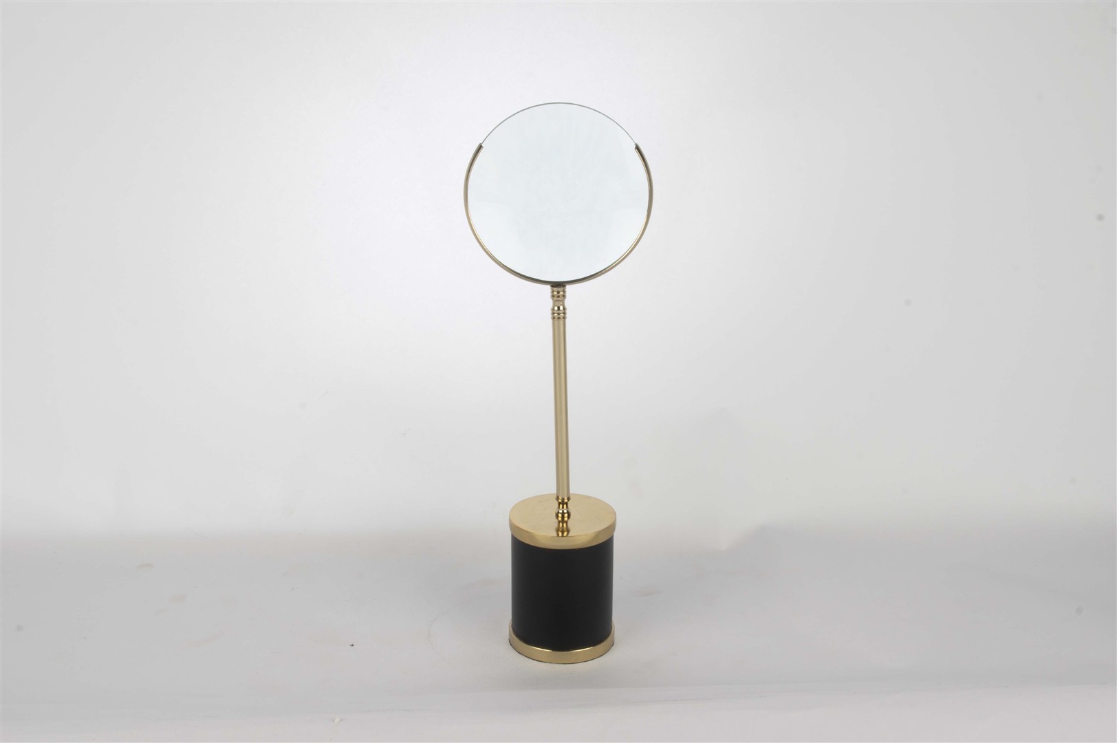 Black Magnifying Glass on Stand – Slim