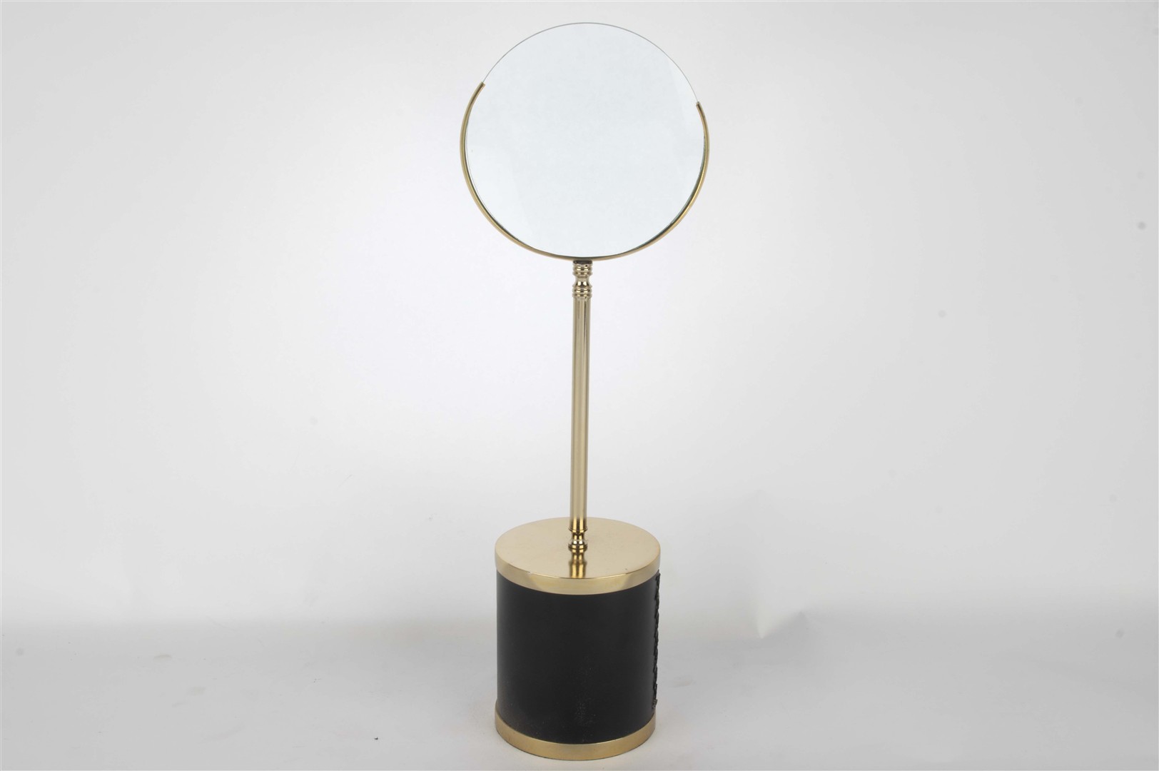 Black Magnifying Glass on Stand – Tall